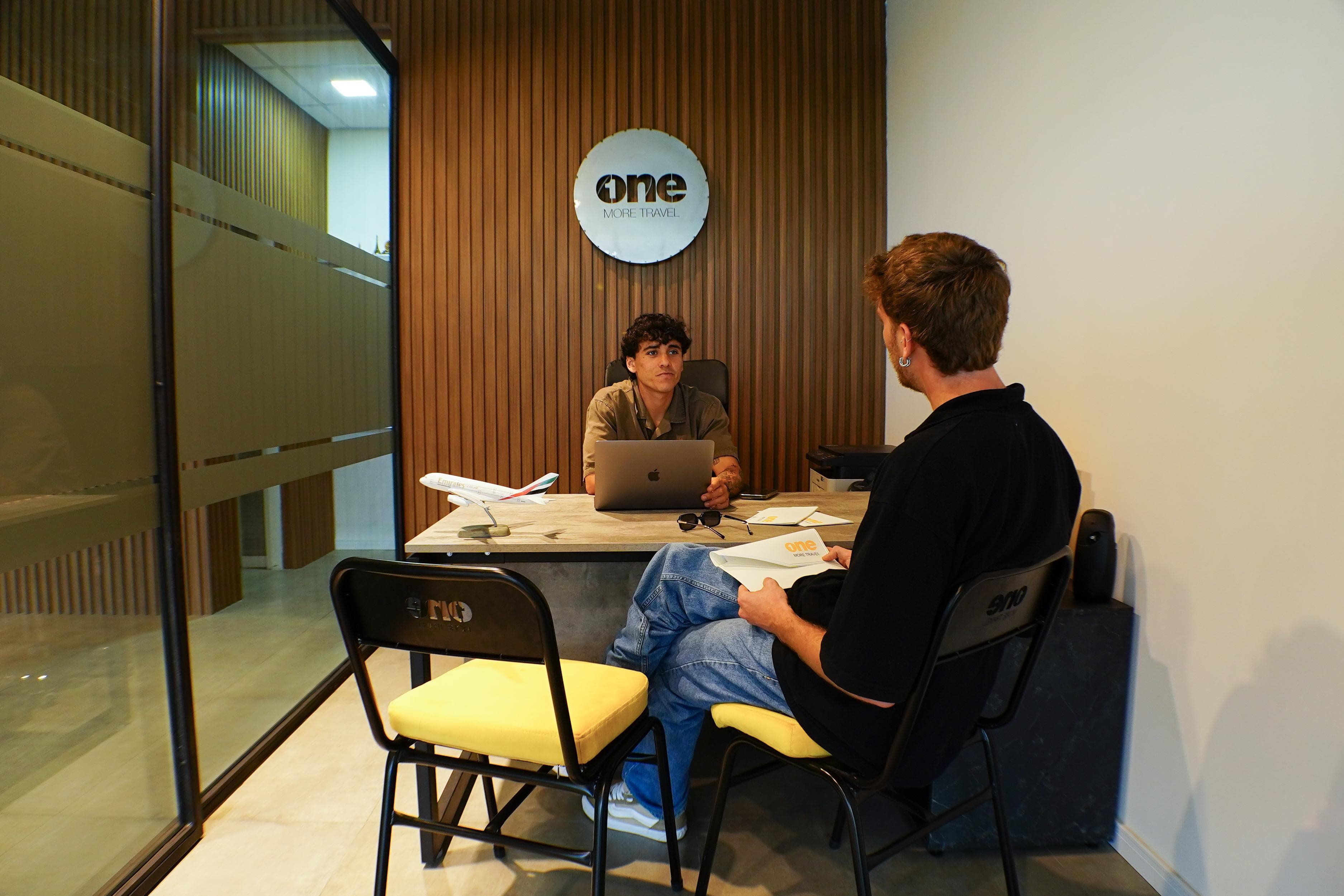 Oficina de One More Travel